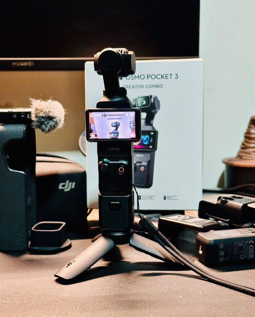 DJI Osmo Pocket 3 Creator Combo (Category: Cameras) located in Pateros City. Submitted by benokiii (Listing ID 1391154196, Image 2). Description: For Sale: DJI Osmo Pocket 3 Creator Combo Bought for ₱40,500, selling for only ₱23,000 -Complete set, all in excellent condition. -All original items included -No dents, no issues, no damage -8 months old. Still under warranty w/ receipt -with freebies: magnetic case & case -Everything works perfectly R
