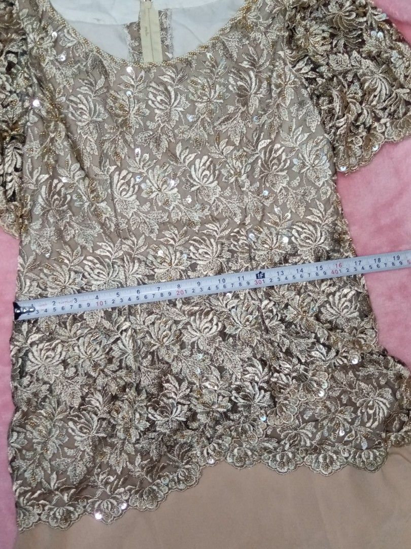 Dress (Category: Evening dresses & gowns) located in Manila. Submitted by comoro (Listing ID 1390990771, Image 3). Description: .