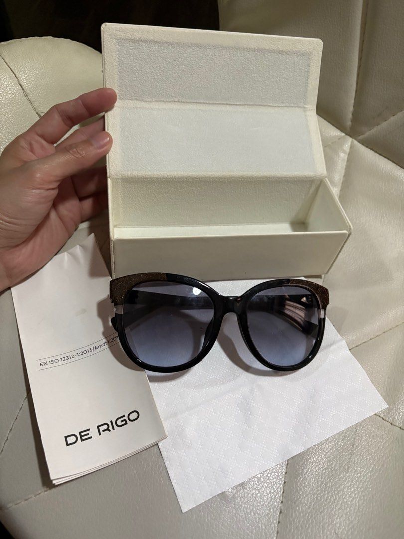 Authentic Furla Eye ware (Category: Luxury Accessories) located in Cavite. Submitted by cbmae (Listing ID 1390981207, Image 2). Description: signs of use comes with original box and cloth cleaner.
