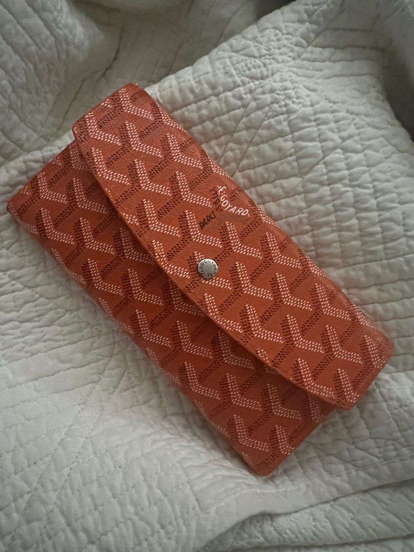 Goyard Wallet (Category: Wallets & Card Holders) located in Quezon City. Submitted by hometherapyph (Listing ID 1390973033, Image 2). Description: Brand new Impulse Purchase Don’t like the color. I700 for both na *not auth*.
