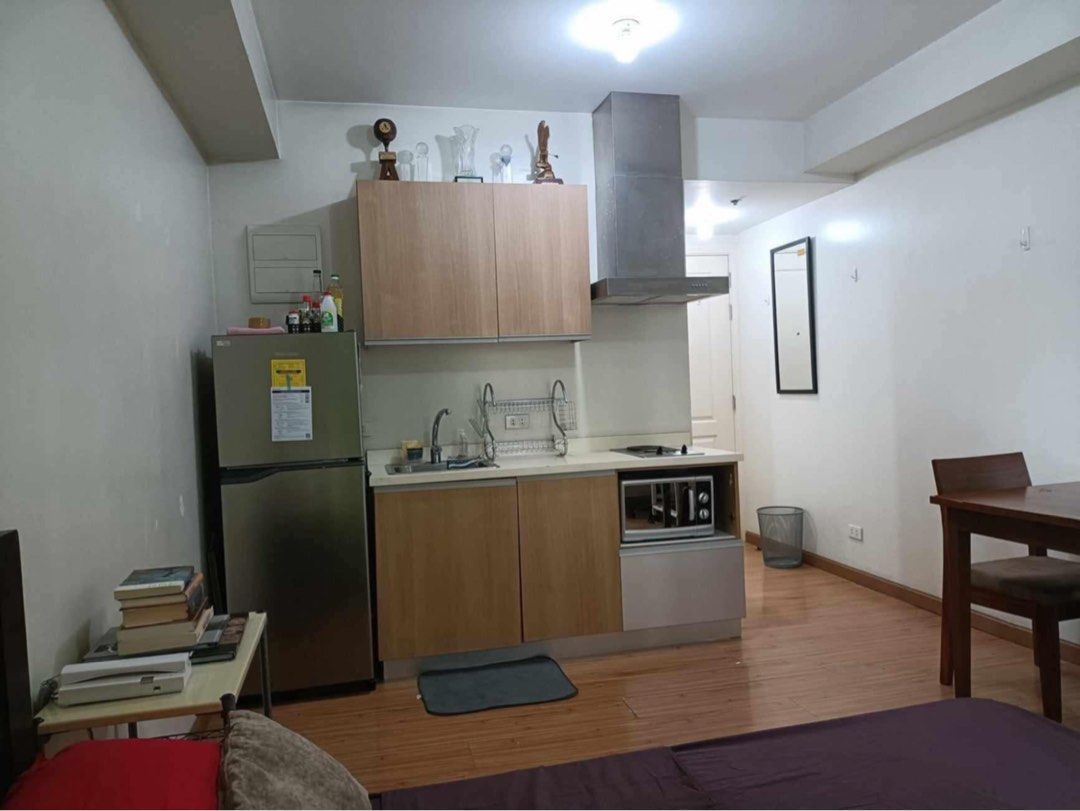 Grand Soho Makati Unit For Sale (Category: Apartments & Condos) located in Pasay City. Submitted by baebey (Listing ID 1391106971, Image 2). Description: Title status: Clean Title (updated RPT) Price: 4.8M Sqm:25.9 sq.m. Others: - studio type condo located at 18th floor - Amenities: Swimming pool Spa Fitness center Massage Pool (kids) Garden Business center Elevator -inside city center -(1.8km) 26 mins walk to glorietta -distance from airport 5.4