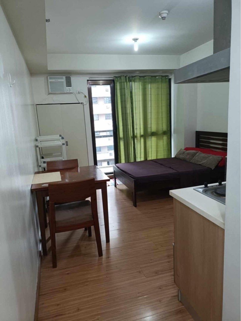 Grand Soho Makati Unit For Sale (Category: Apartments & Condos) located in Pasay City. Submitted by baebey (Listing ID 1391106971, Image 1). Description: Title status: Clean Title (updated RPT) Price: 4.8M Sqm:25.9 sq.m. Others: - studio type condo located at 18th floor - Amenities: Swimming pool Spa Fitness center Massage Pool (kids) Garden Business center Elevator -inside city center -(1.8km) 26 mins walk to glorietta -distance from airport 5.4
