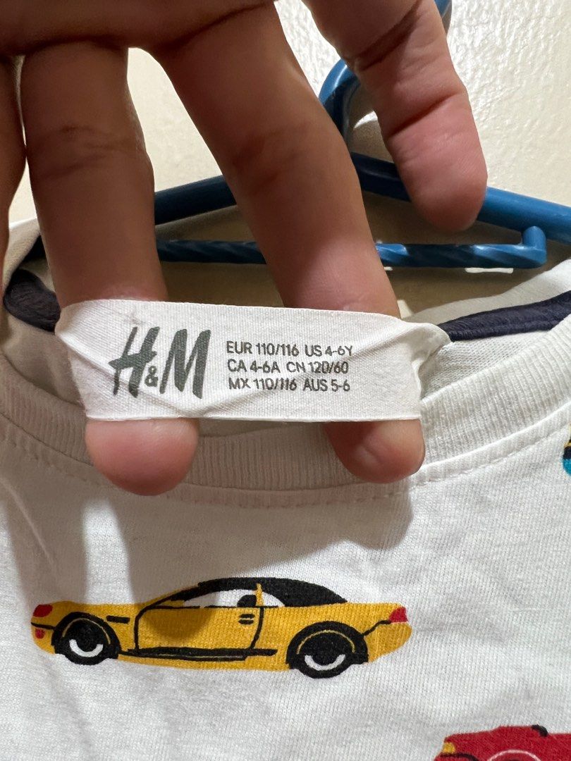 H&M Printed Cars tee (Category: Babies & Kids Fashion) located in Quezon City. Submitted by deviljin17 (Listing ID 1390993992, Image 2). Description: H&M Printed Cars tee Size 4-6Y US 13” x 17.5”.