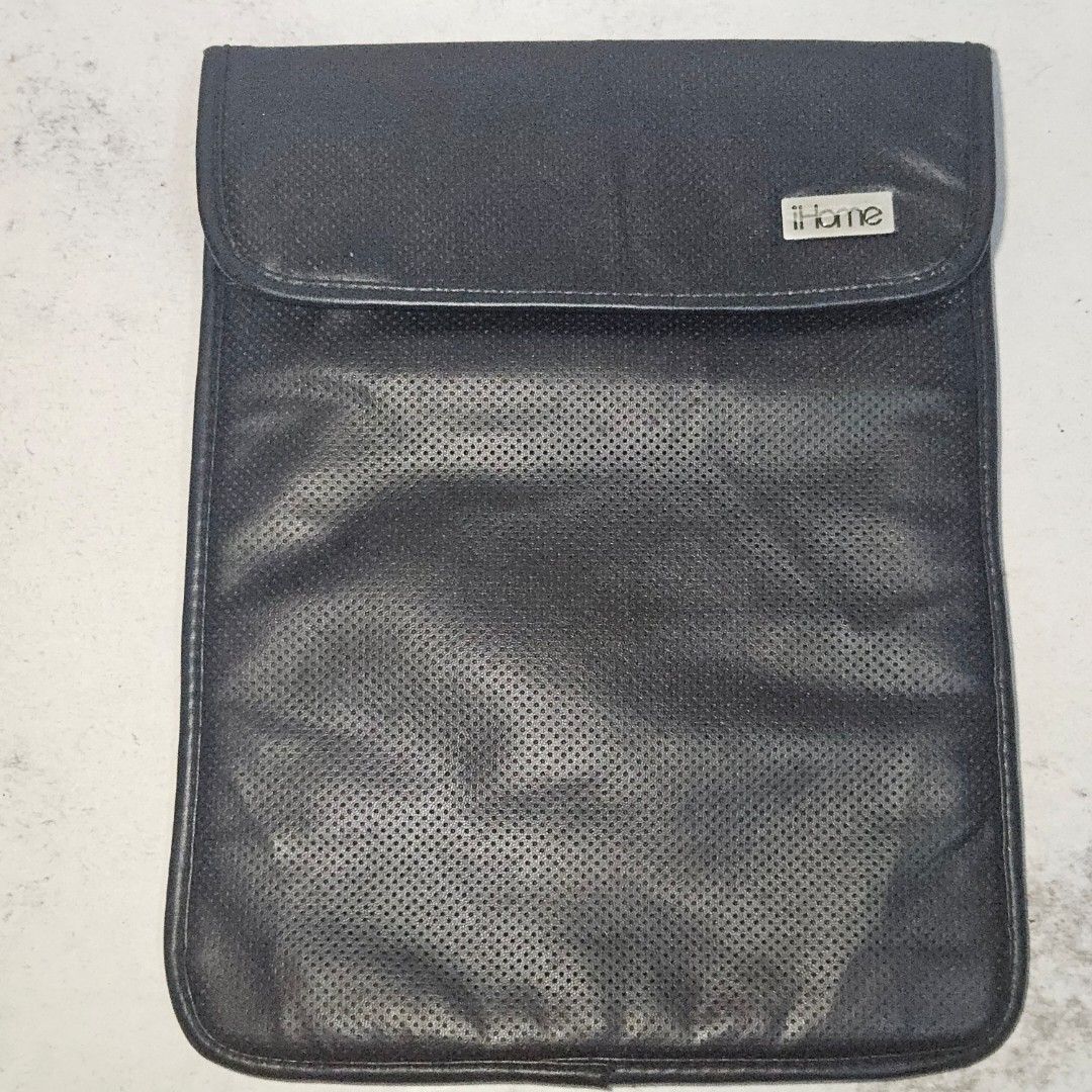 iHome Protective Sleeve for Macbook Air/Pro 13" (Category: Cases & Sleeves) located in Quezon City. Submitted by softboiledtamago (Listing ID 1391051513, Image 1). Description: Black - 1088 Red - 988 Blue - 888 Pink - 788 All are in perfect condition, but pink is lacking 1 magnet..