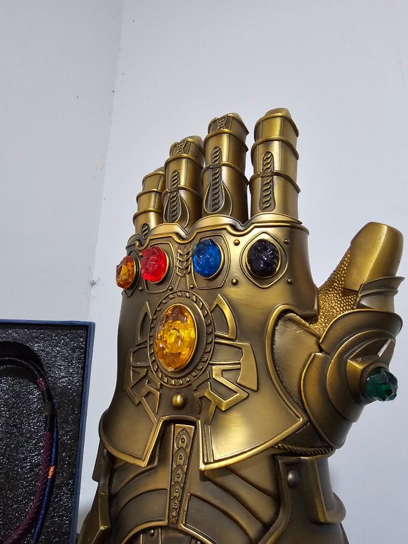 Infinity Gauntlet & Eye of Agamotto [Die Cast], Hobbies & Toys, Toys ...