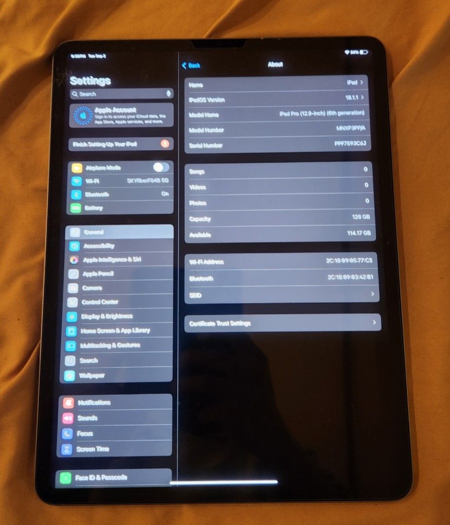 iPad Pro 12.9 M2 Space Gray 128 GB 2022 (Category: iPad) located in Quezon City. Submitted by thehesitantonlineseller (Listing ID 1372293248, Image 2). Description: ITEMS ARE AVAILABLE UNITIL INDICATED AS SOLD. PLEASE READ THE WHOLE POST TO AVOID ANY CONFUSION. NOTE: This is a payment first item. Taglish ko na for so everyone can understand: The item is currently pawned. Someone made a deal and told me bibilhin nya yung unit. I claimed the unit o