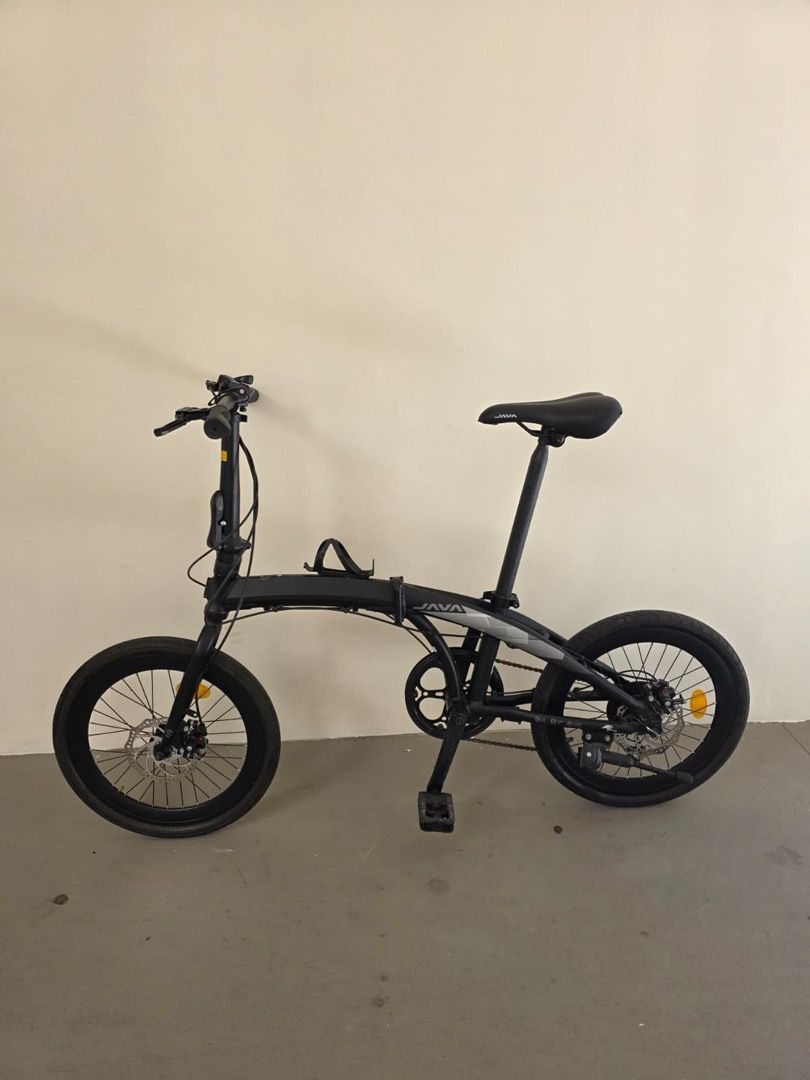 JAVA ZELO V2 FOLDING BIKE (Category: Bicycles) located in Singapore. Submitted by cycledome (Listing ID 1391055021, Image 1). Description: 🔧 JAVE ZELO V2 – Specifications -Frame: Lightweight alloy folding frame – compact, sturdy, and easy to carry -Fork: Steel rigid fork for durability and smooth city riding -Drivetrain: Shimano 7-speed – versatile gearing for urban commutes and light climbs -Brakes: Front & rear V-brakes – reliable stopping pow