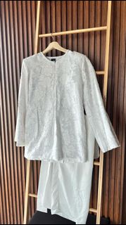 (Category: ) located in . Submitted by shopwithnar (Listing ID 1391025835, Image 1). Description: .