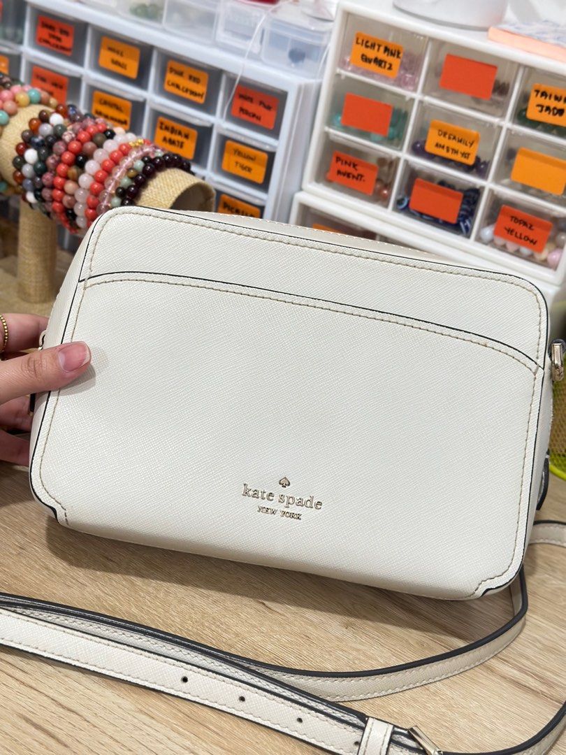 Kate spade cross body bag (Category: Luxury Bags & Wallets) located in San Juan City. Submitted by declutterbykrispy (Listing ID 1337678013, Image 2). Description: KATE SPADE CROSSBODY BAG CREAM WHITE ONLY USED A COUPLE OF TIMES IN GOOD CONDITION 100% AUNTHENTIC BOUGHT IN 🇺🇸 USA.