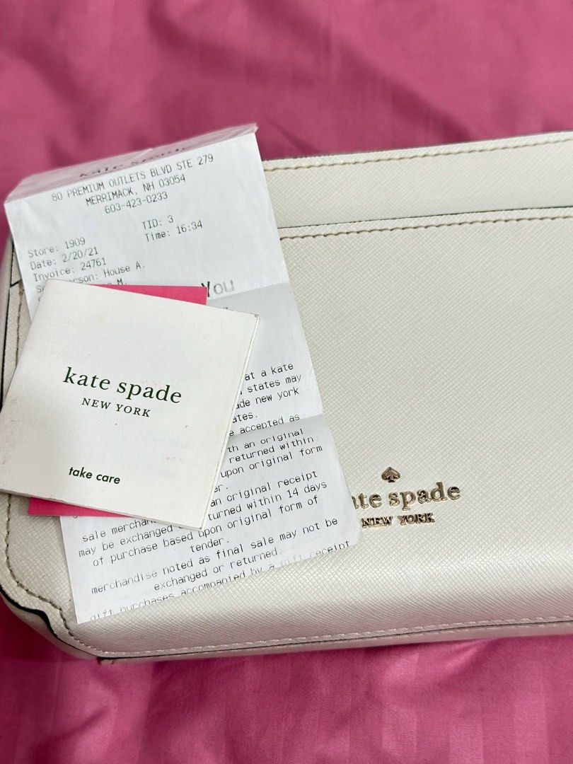 Kate spade cross body bag (Category: Luxury Bags & Wallets) located in San Juan City. Submitted by declutterbykrispy (Listing ID 1337678013, Image 1). Description: KATE SPADE CROSSBODY BAG CREAM WHITE ONLY USED A COUPLE OF TIMES IN GOOD CONDITION 100% AUNTHENTIC BOUGHT IN 🇺🇸 USA.