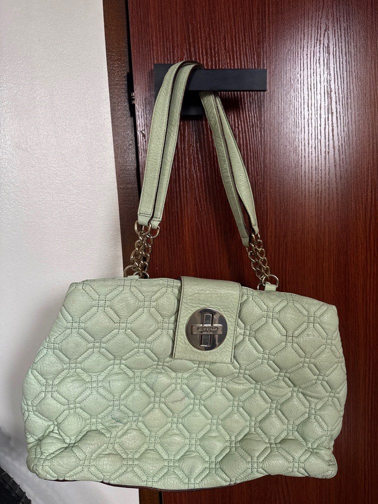 Kate Spade tote bag (Category: Shoulder Bags) located in Antipolo. Submitted by d3lbart (Listing ID 1391055768, Image 1). Description: .