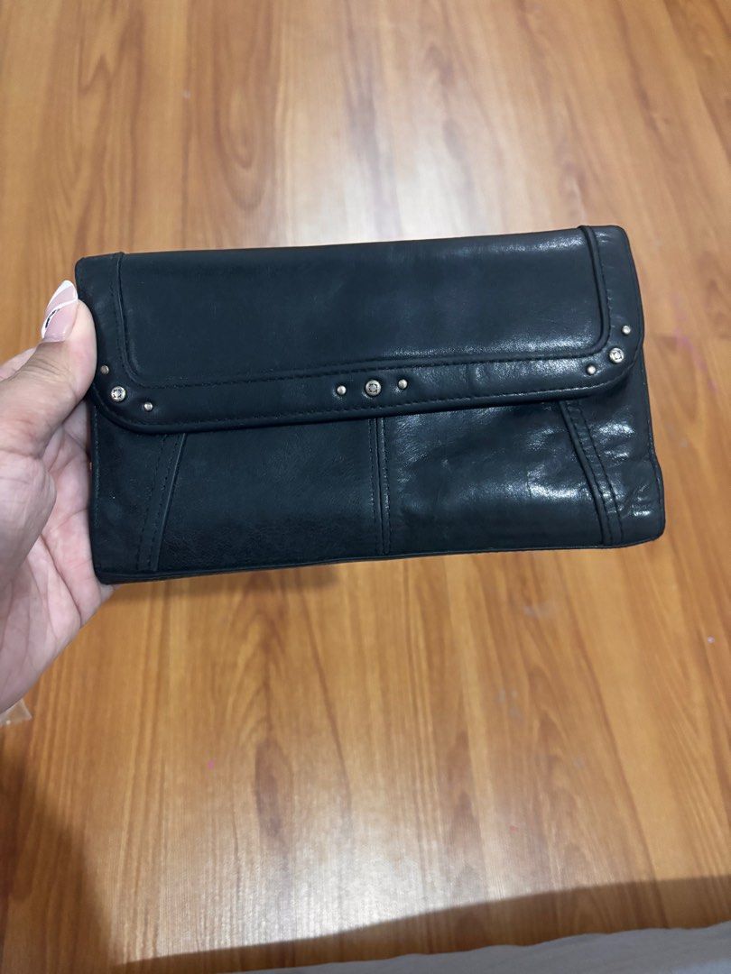 Kenneth Cole Wallet (Category: Wallets & Card holders) located in Quezon City. Submitted by mvdeclutter (Listing ID 1391006595, Image 1). Description: .