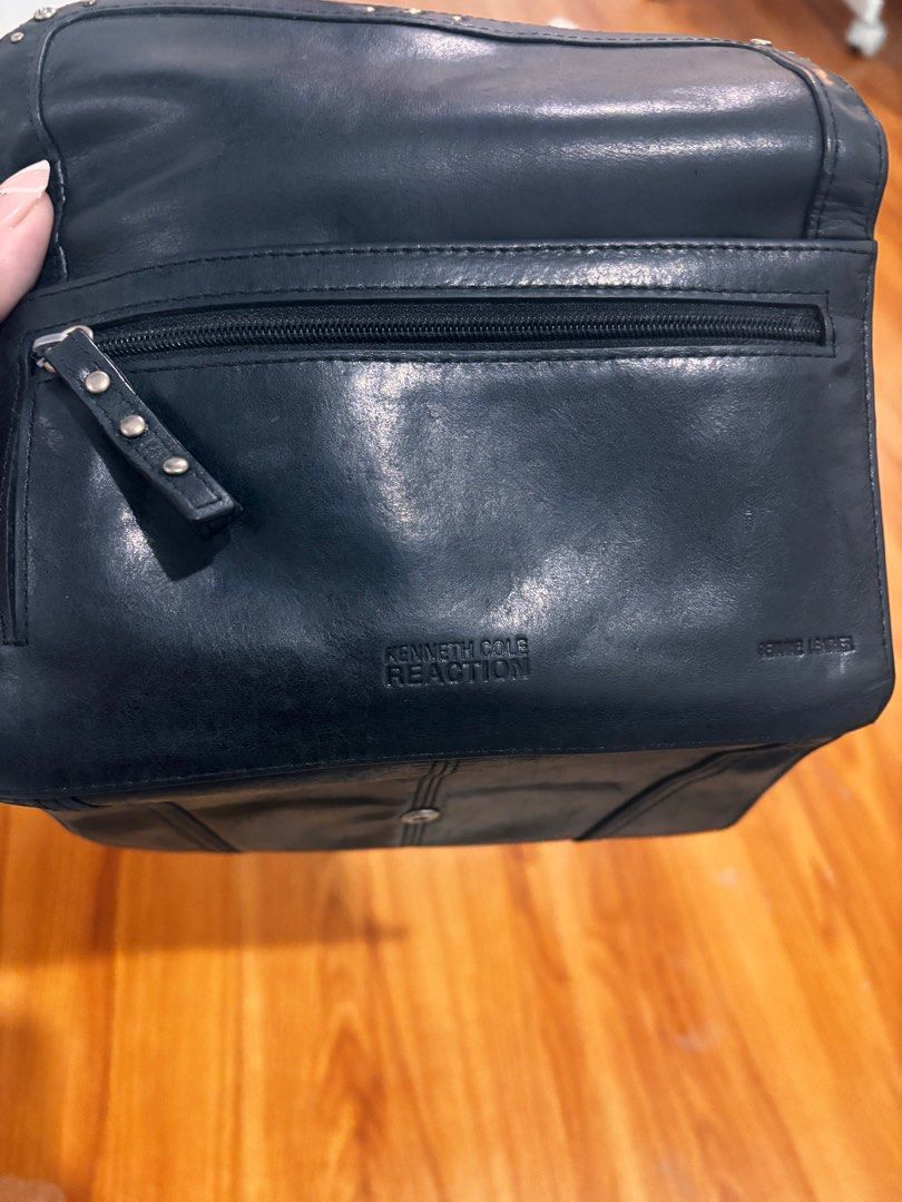 Kenneth Cole Wallet (Category: Wallets & Card holders) located in Quezon City. Submitted by mvdeclutter (Listing ID 1391006595, Image 2). Description: .