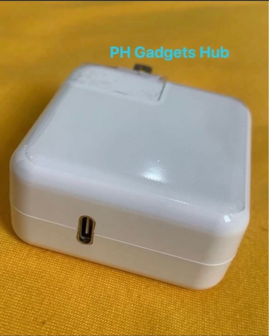 MacBook iPad iPhone 30W USB-C Power Adapter Charger (Category: Chargers) located in San Juan City. Submitted by ph_gadgets_hub (Listing ID 1390988127, Image 2). Description: The 30W USB-C Power Adapter, efficient charging at home, in the office, or on the go. It’s compatible Macbook Charger WE ARE STILL ON SALE ❗️❗️❗️ 💯% Apple Accessories😍 💯% Data sync supported 💯% MFI Certified 💯% Brand new ₱1,000 30W USB-C Power Adapter only With Warranty 