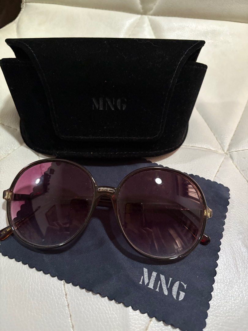 Mango Shades (Category: Sunglasses & Eyewear) located in Cavite. Submitted by cbmae (Listing ID 1390963396, Image 1). Description: lighty use cones with case and original cloth cleaner .