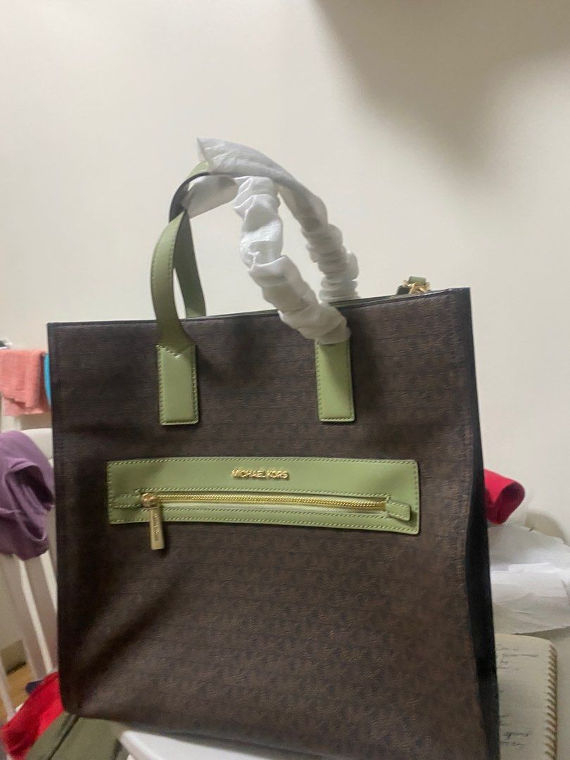 MK kenly large Tote/shoulder bag (Category: Luxury Bags & Wallets) located in Makati City. Submitted by dpjanssen (Listing ID 1391148356, Image 2). Description: never used it. Large space can keep documents and files rfs: need funds nice in actual origl.from U.S. with tags last price posted .