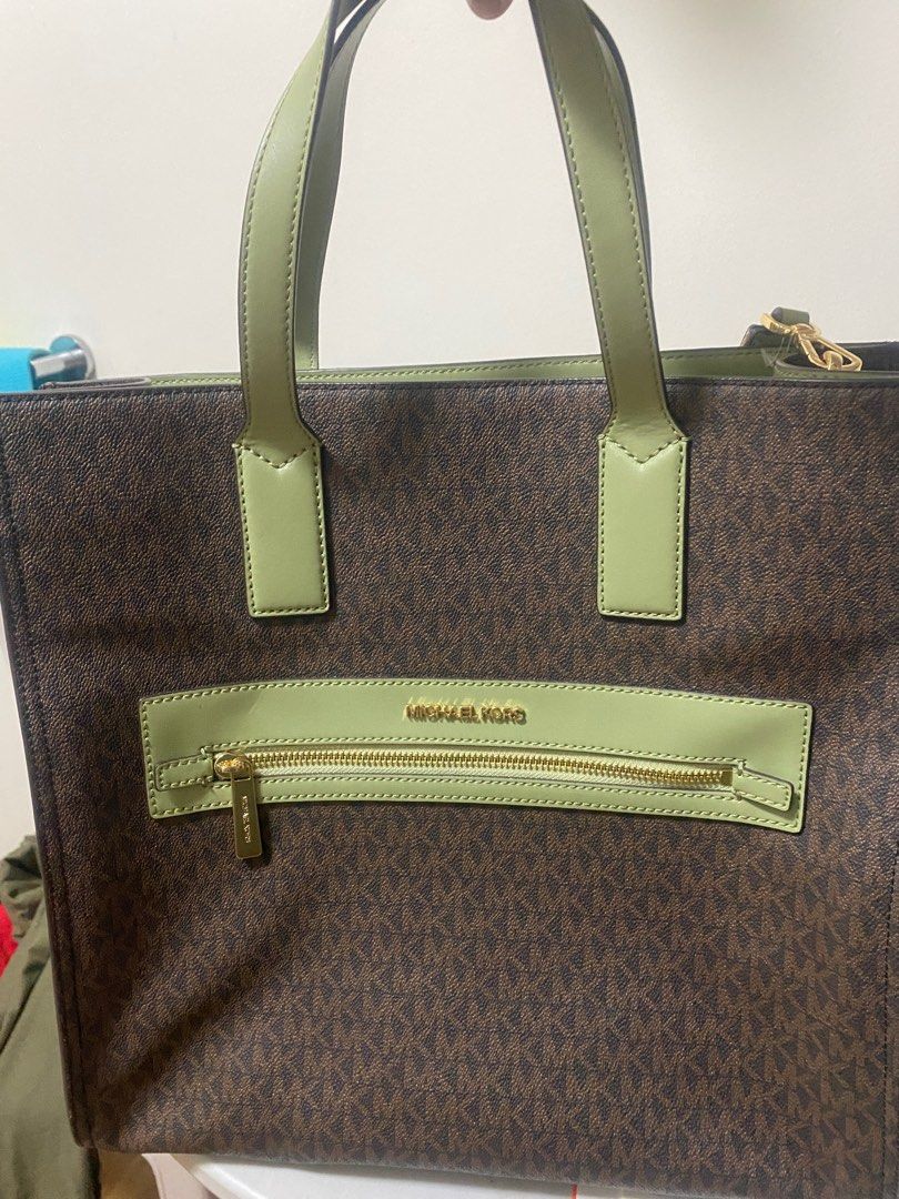 MK kenly large Tote/shoulder bag (Category: Luxury Bags & Wallets) located in Makati City. Submitted by dpjanssen (Listing ID 1391148356, Image 1). Description: never used it. Large space can keep documents and files rfs: need funds nice in actual origl.from U.S. with tags last price posted .