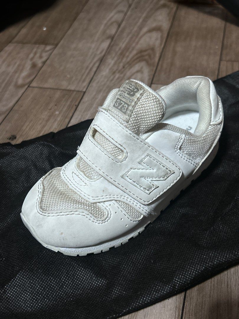 NB KIDS SHOES ALL WHITE (Category: Babies & Kids Fashion) located in Pasig City. Submitted by jeldya (Listing ID 1391017295, Image 2). Description: needs to be cleaned no issues looks new.