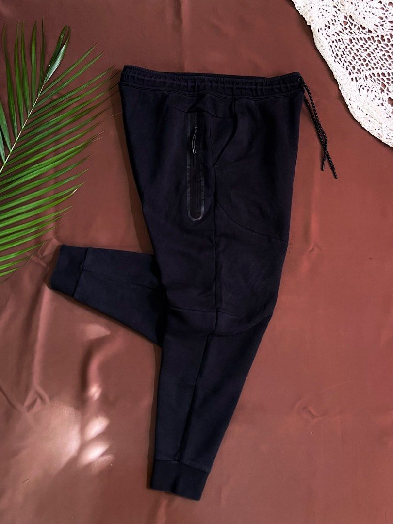 Nike Techfleece (Category: Joggers) located in Pagadian. Submitted by chiccsilog (Listing ID 1391114153, Image 2). Description: Nike Techfleece Excellent Condition 9.5/10 color rate waistline: 33-34 length: 38 no issue .