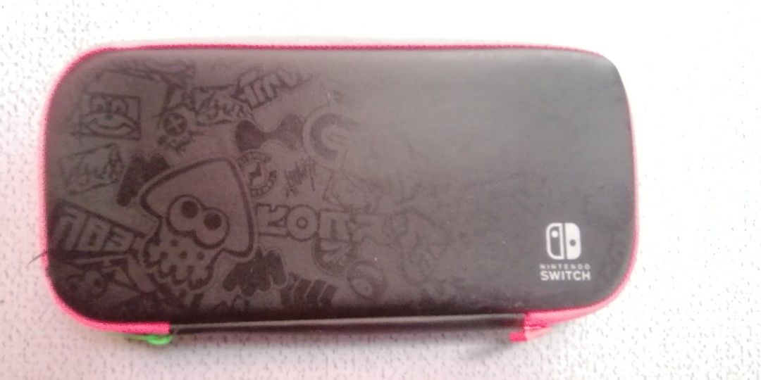 Nintendo Switch Carrying Case Splatoon 2 Edition (Category: Cases & Covers) located in San Jose del Monte. Submitted by r33s3 (Listing ID 1390992102, Image 1). Description: This is a Nintendo Switch Carrying Case, specifically a Splatoon 2 Edition. Features: It includes a carrying case with a Splatoon 2 designed to protect the console from dirt and scratches. Storage: The case has an inner pocket that can hold the console, up to 8 game cards, and