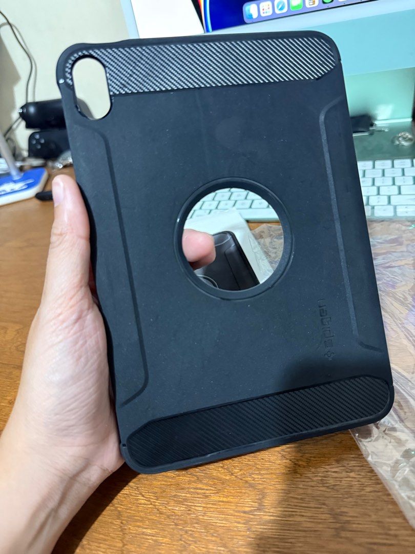 Original Spigen Rugged Armor Case for iPad Mini 6 / iPad Mini 7 (Category: Cases & Sleeves) located in Manila. Submitted by razelysonn (Listing ID 1391149906, Image 3). Description: Just some smudges, just clean it FIXED PRICE location: Binondo Manila.