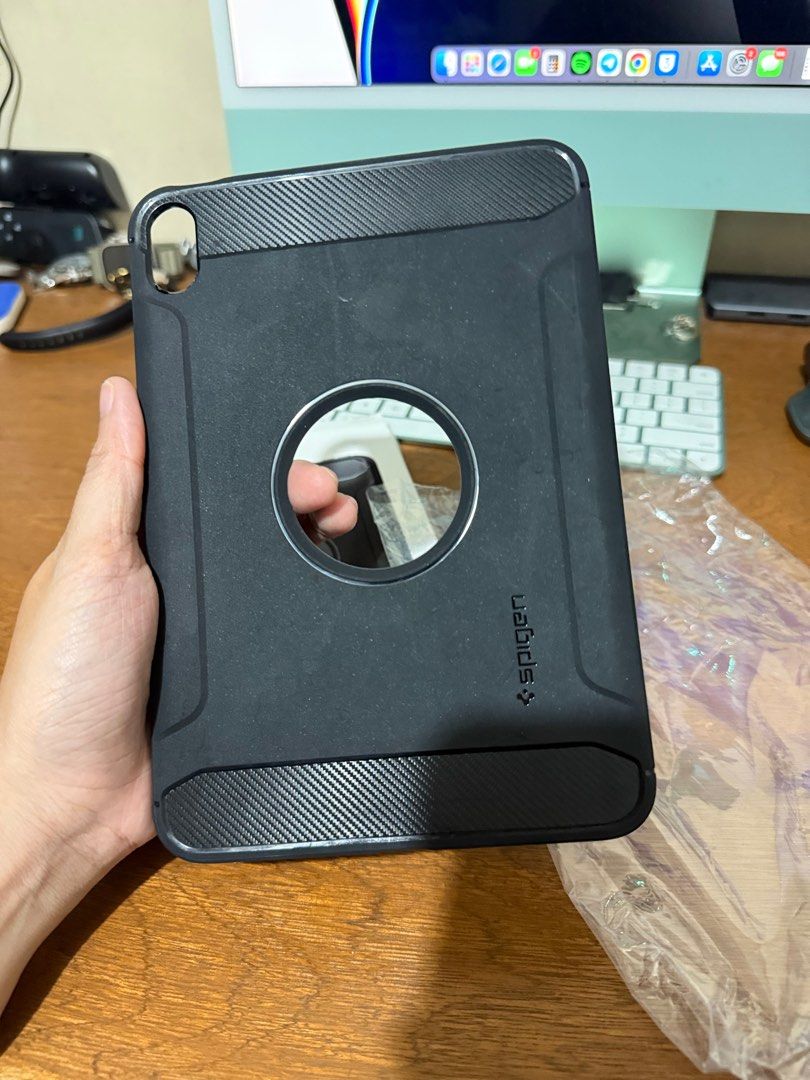 Original Spigen Rugged Armor Case for iPad Mini 6 / iPad Mini 7 (Category: Cases & Sleeves) located in Manila. Submitted by razelysonn (Listing ID 1391149906, Image 2). Description: Just some smudges, just clean it FIXED PRICE location: Binondo Manila.
