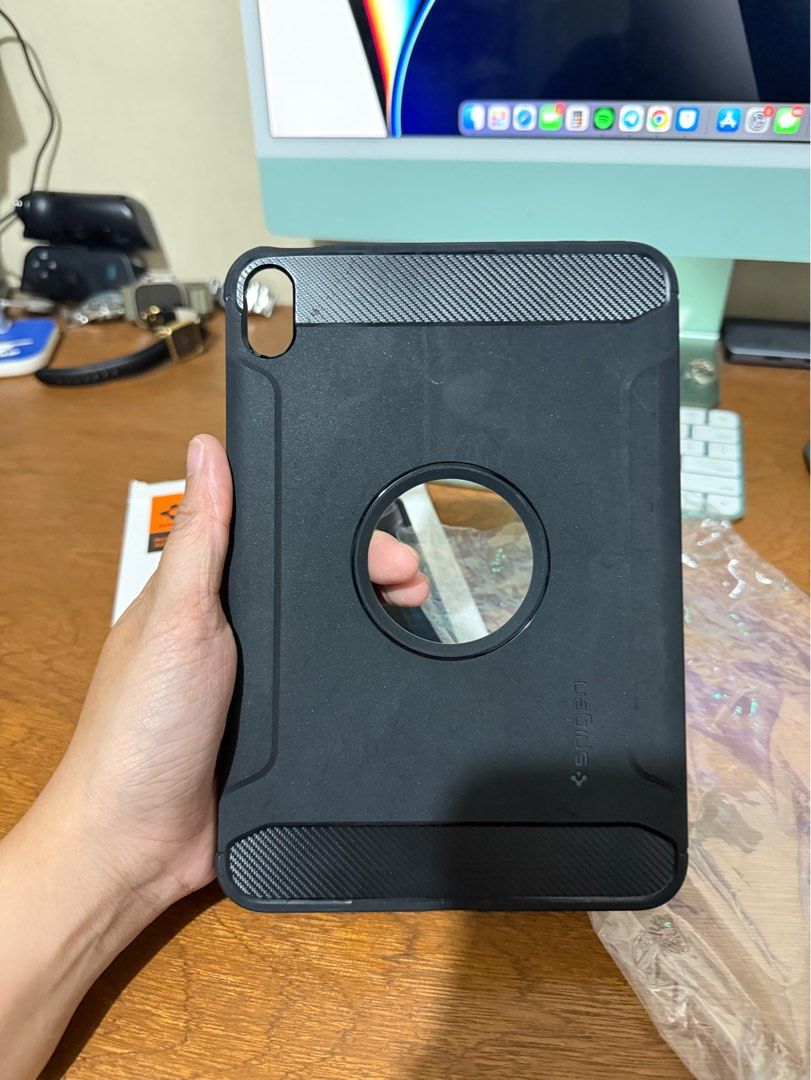 Original Spigen Rugged Armor Case for iPad Mini 6 / iPad Mini 7 (Category: Cases & Sleeves) located in Manila. Submitted by razelysonn (Listing ID 1391149906, Image 1). Description: Just some smudges, just clean it FIXED PRICE location: Binondo Manila.