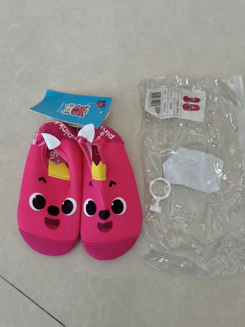 Pinkfong Baby Shark Water Shoes 145mm, 兒童＆孕婦用品, 嬰兒及小童