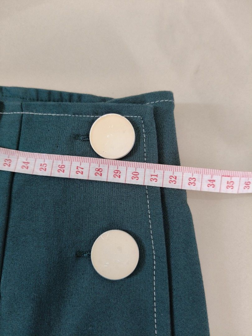 Posh code (Category: Skirts) located in Klang. Submitted by wbbanne17013301 (Listing ID 1391001597, Image 3). Description: .
