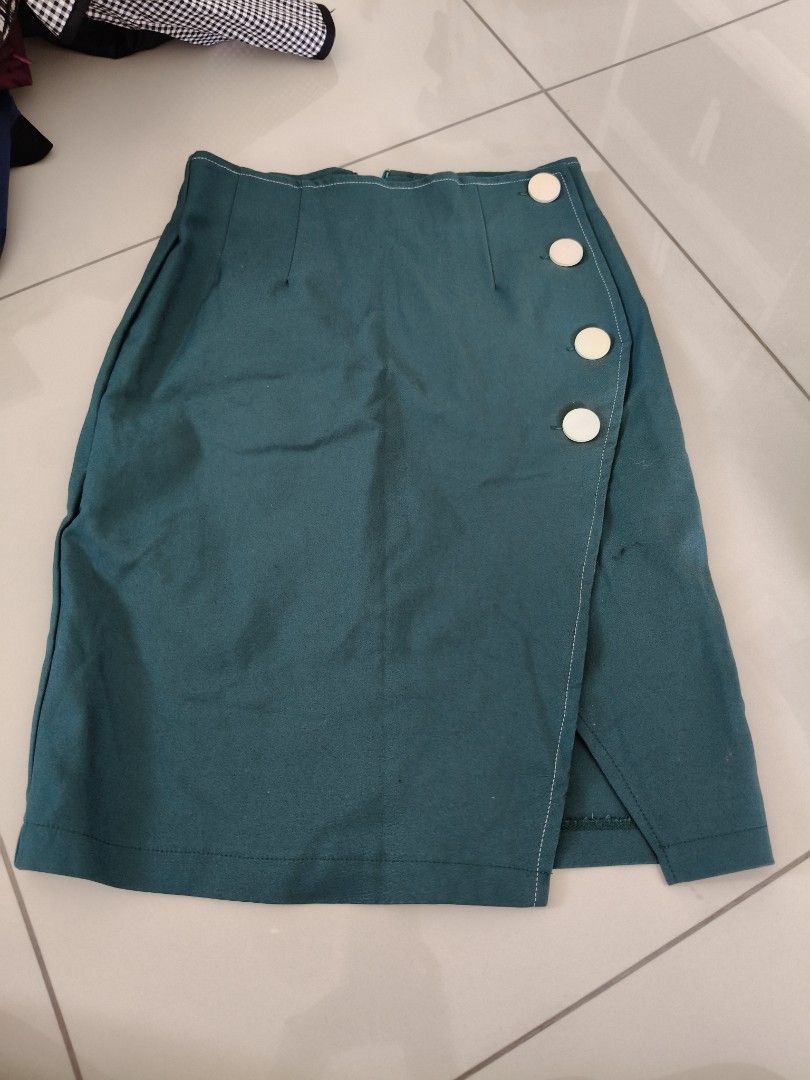 Posh code (Category: Skirts) located in Klang. Submitted by wbbanne17013301 (Listing ID 1391001597, Image 1). Description: .