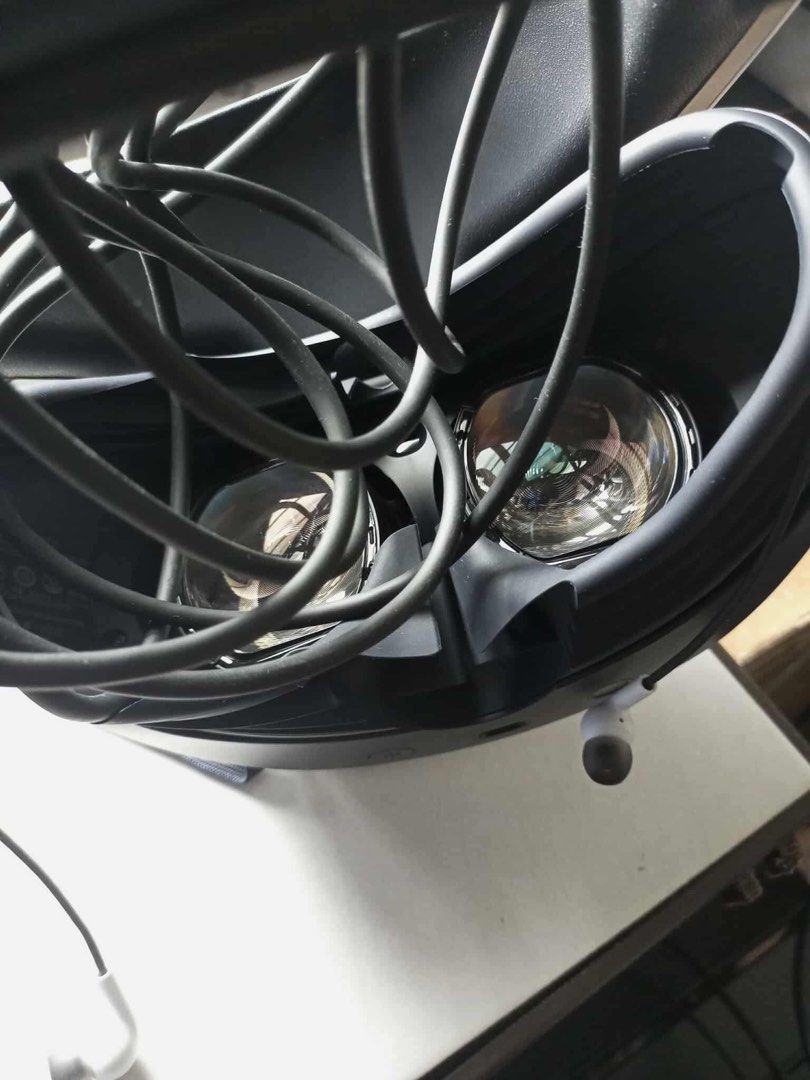PSVR2 (Category: Office & Business Technology) located in Kuala Lumpur. Submitted by zakwanzulkifle (Listing ID 1390979125, Image 3). Description: PSVR 2 for sale Condition tip top 10/10.