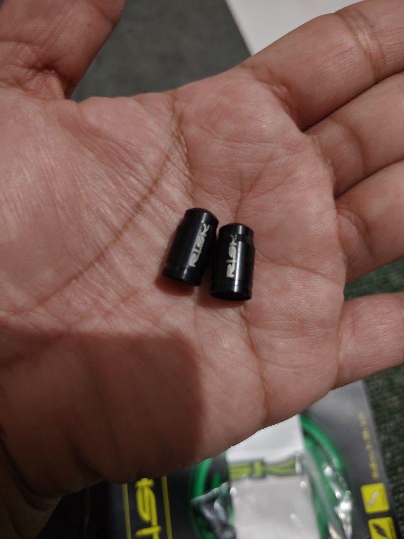 RISK Titanium Schrader Valve Caps (Category: Bicycles) located in Las Pinas. Submitted by aljohnwick1987 (Listing ID 1391075018, Image 1). Description: Brandnew RISK Schrader Valve Cap (2pcs.) Color: Black 🖤 Material: Titanium Alloy Weight: 1.54g/pc. RFS: Wrong item Price: P200.00.
