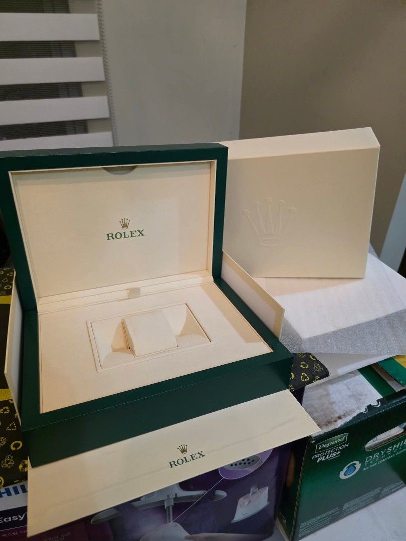 ROLEX EXTRA LARGE JEWELRY BOX (Category: Luxury Watches) located in Makati City. Submitted by eizen.egm (Listing ID 1391135847, Image 2). Description: For Sale! Rolex Extra Large Jewelry Box for platinum daytona, platinum day-date 40' & 36's, full everose gold Day-date MOP's, etc.. DM for Inquiries God Bless Also follow us on: Instagram, Tiktok, Threads: @eizen.egm Facebook: Eizen Egm & Eizen Egm Watches Facebook Page: Eizen EGM Luxury Watches • 