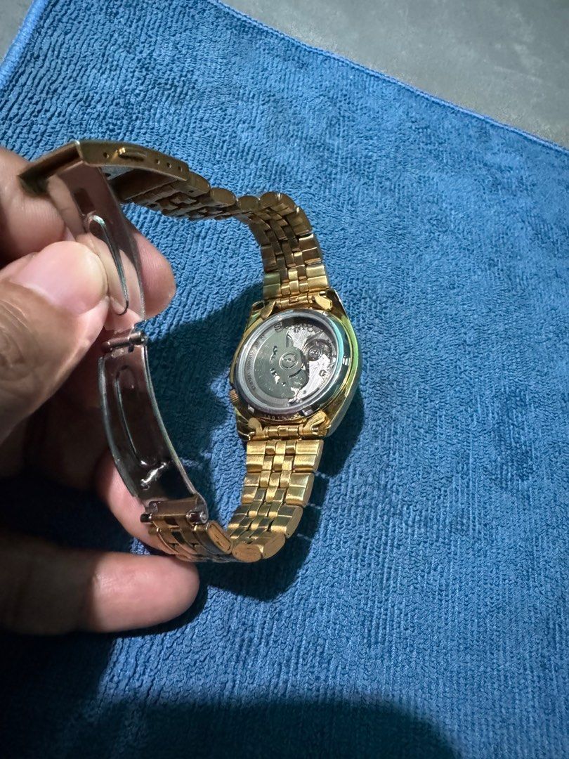 Seiko 5 - Automatic (Category: Luxury Watches) located in Pasig City. Submitted by rodincorpuz3 (Listing ID 1390999834, Image 3). Description: .