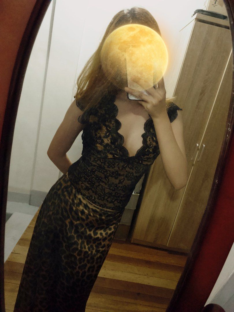 Shein Black Lace Goth Backless V-neck Top (Category: Blouses) located in San Pedro. Submitted by arissu (Listing ID 1391062138, Image 1). Description: - size xs - has few runs - stretchable - no to indecisive buyers ❌.