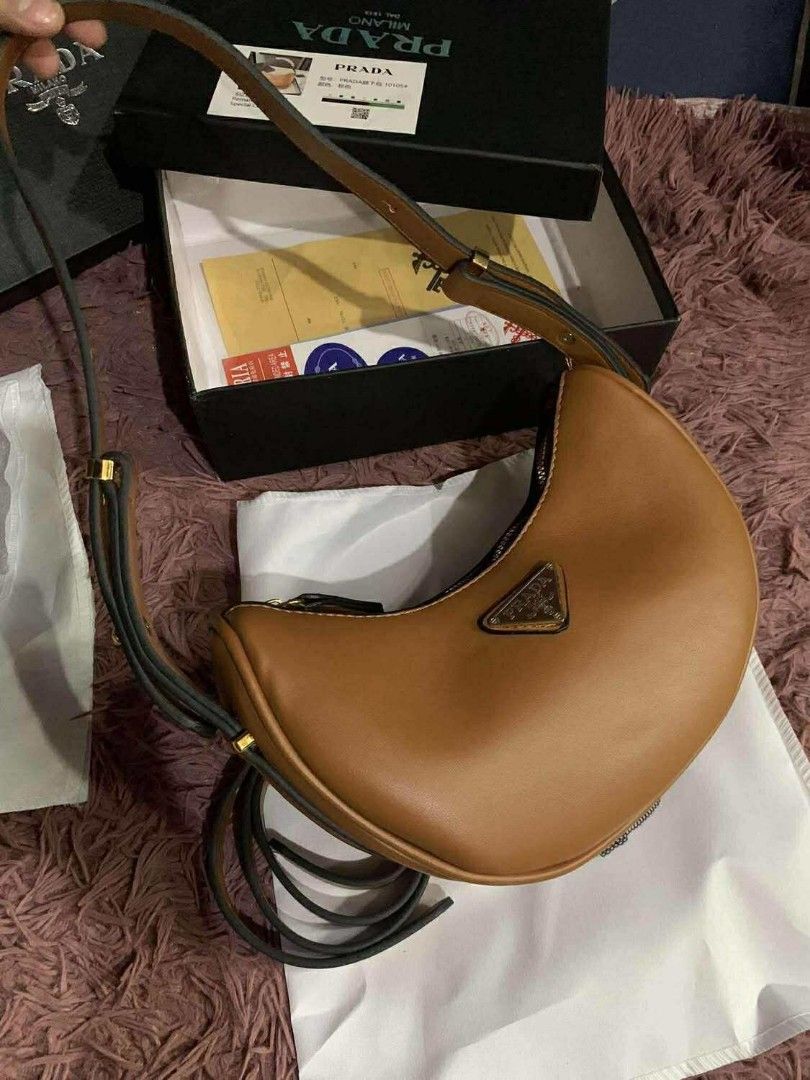 Sling bags (Category: Cross-body Bags) located in Paranaque City. Submitted by jhingpreloveditems (Listing ID 1391127769, Image 3). Description: 880 for tetail 800 minimum of 5 pcs complete set pre order pm me for orders.