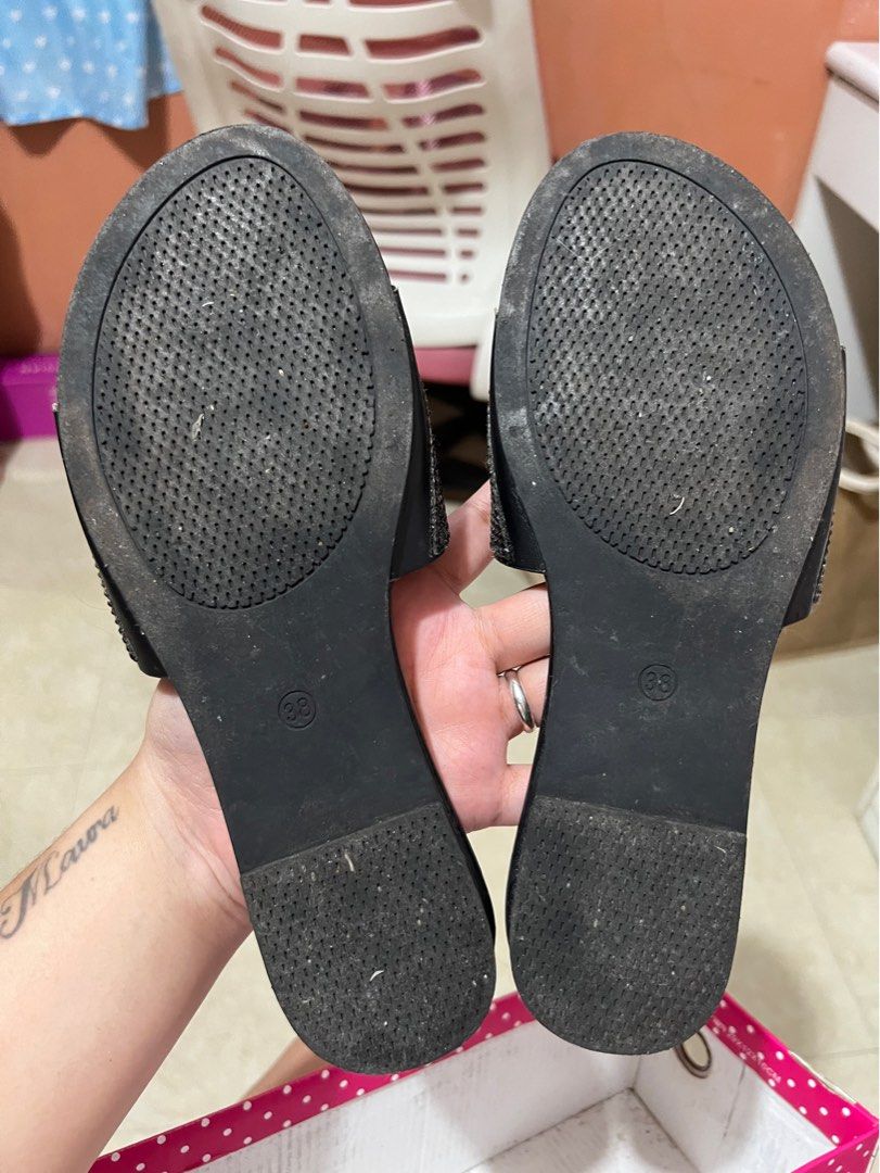 SOFAB BLACK SANDALS (Category: Flats & Sandals) located in Cainta. Submitted by lerlainee (Listing ID 1391125146, Image 2). Description: .