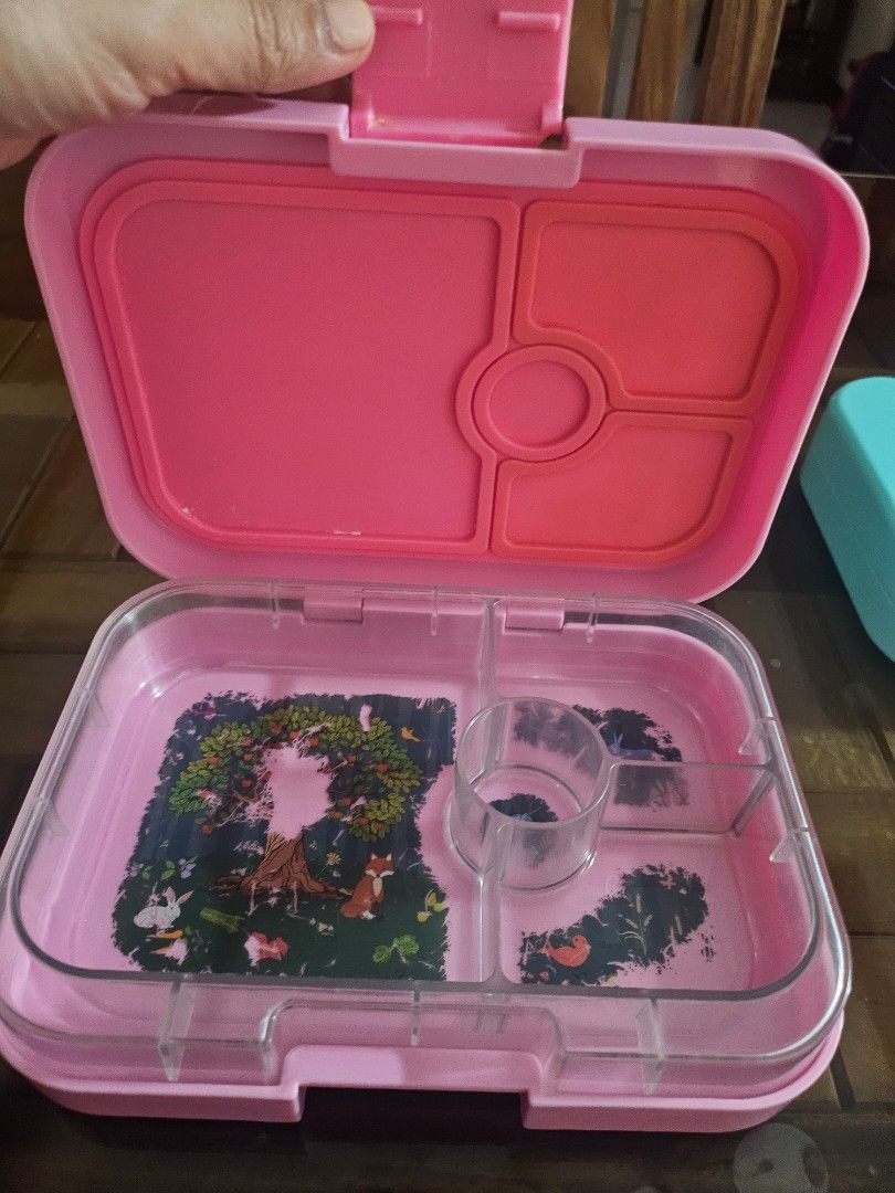 Used Yumbox (Category: Everything Else Others) located in Rizal. Submitted by sgan82-0 (Listing ID 1390971421, Image 2). Description: used yumbox.