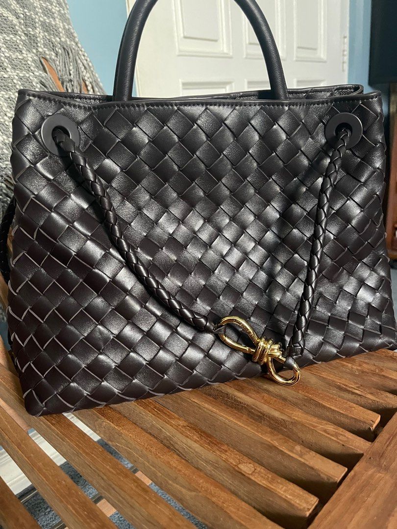 Bottega Veneta Andiamo -Medium (Category: Luxury Bags & Wallets) located in Mandaluyong City. Submitted by outfitee (Listing ID 1390977688, Image 3). Description: Authentic - purchased at the store Color: Fondant Size: Medium With dust bag Lost the gold card - reason why selling it low..