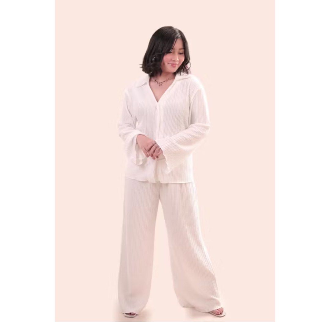 White Coordinates (Mall Quality) (Category: Sets or Coordinates) located in Manila. Submitted by mcx.wardrobe (Listing ID 1391156307, Image 1). Description: used only twice.