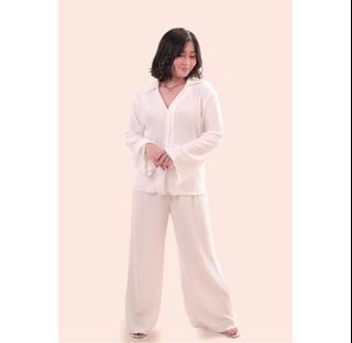 (Category: ) located in . Submitted by mcx.wardrobe (Listing ID 1391156307, Image 1). Description: .