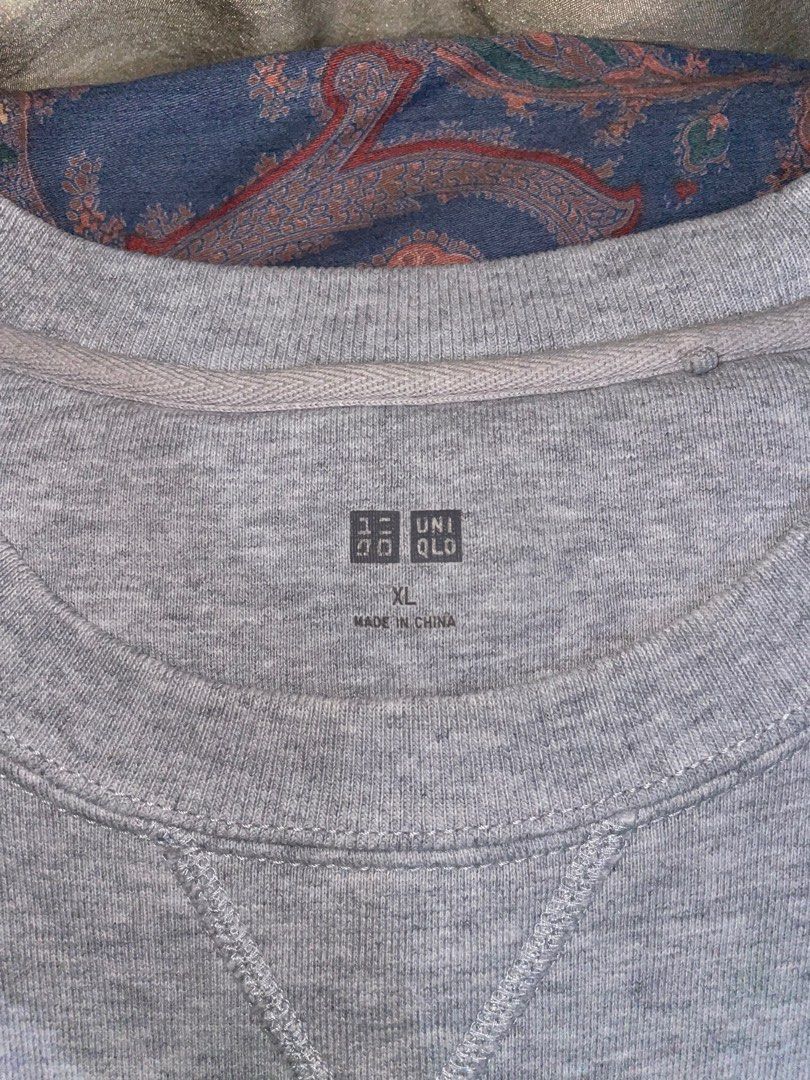 2 Uniqlo Sweat Shirt (Category: Coats, Jackets and Outerwear) located in Quezon City. Submitted by backspacej81675 (Listing ID 1391261622, Image 3). Description: 2 Sweat Shirt for only ₱399 Light Gray & Navy Both same size. 💯Original RFS: Need Cash & too big, pumayat nako..