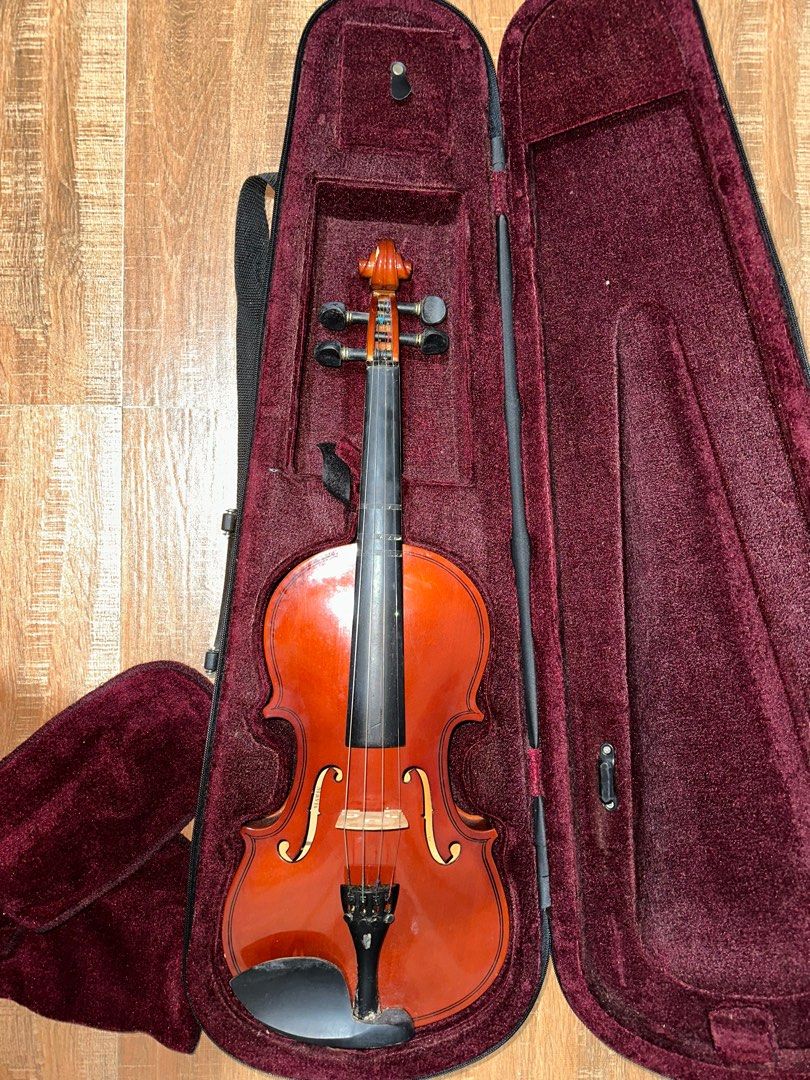 4/4 Beginner Violin (Category: Musical Instruments) located in Manila. Submitted by raphael051705 (Listing ID 1391156997, Image 1). Description: Violin best for beginners. Had been used for 6 months only. All parts are intact and no damage. Violin bow is not included due to damage RFS: Need finances for school Inclusions: •Violin •Violin case ‼️Brand: Mavis‼️ ‼️RUSH SALE‼️ ‼️Meet up within Davao City area only‼️ ‼️PM for more info‼️.