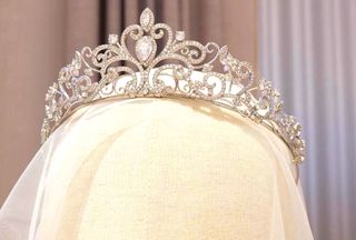 全新 Chong Full set 連盒 婚禮 水晶 閃石 公主款 頭飾 皇冠 后冠👸64194997028738110