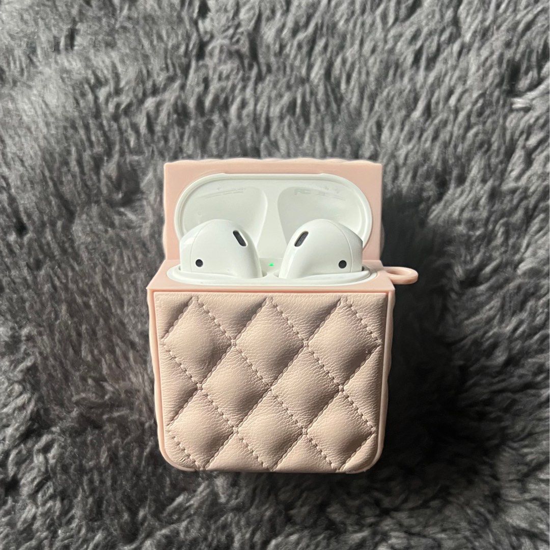 AirPods 2 with case (Category: Earphones) located in Marikina City. Submitted by nadscutie (Listing ID 1391236612, Image 1). Description: Issue: - left airpod stays on for 30 secs - right airpod stays on for 45-60 mins Issue: - left airpod stays on for 30 secs - right airpod stays on for 45-60 mins READ: - free shipping within metro manila for orders above PHP500 (j&t small pouch only) - can do meet ups around ust and up - delivery either lalamov