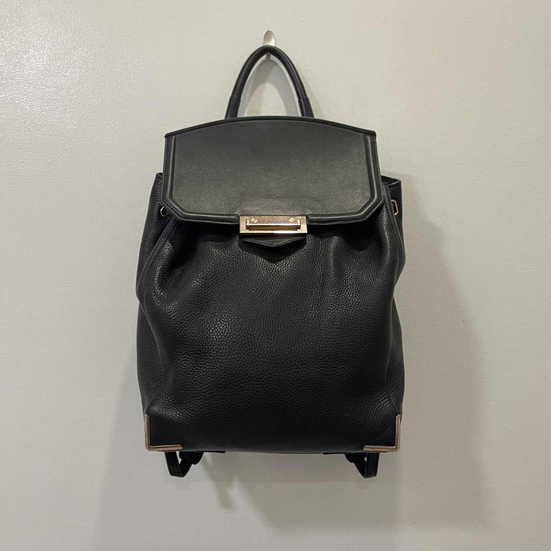 ALEXANDER WANG PRISMA BACKPACK (Category: Luxury Bags & Wallets) located in Bacolod City. Submitted by the.finest (Listing ID 1391312006, Image 1). Description: Alexander Wang Prisma Skeletal Leather Backpack Rose gold details Condition: 9/10 has normal signs of usage Authentic 4,000+shipping fee.