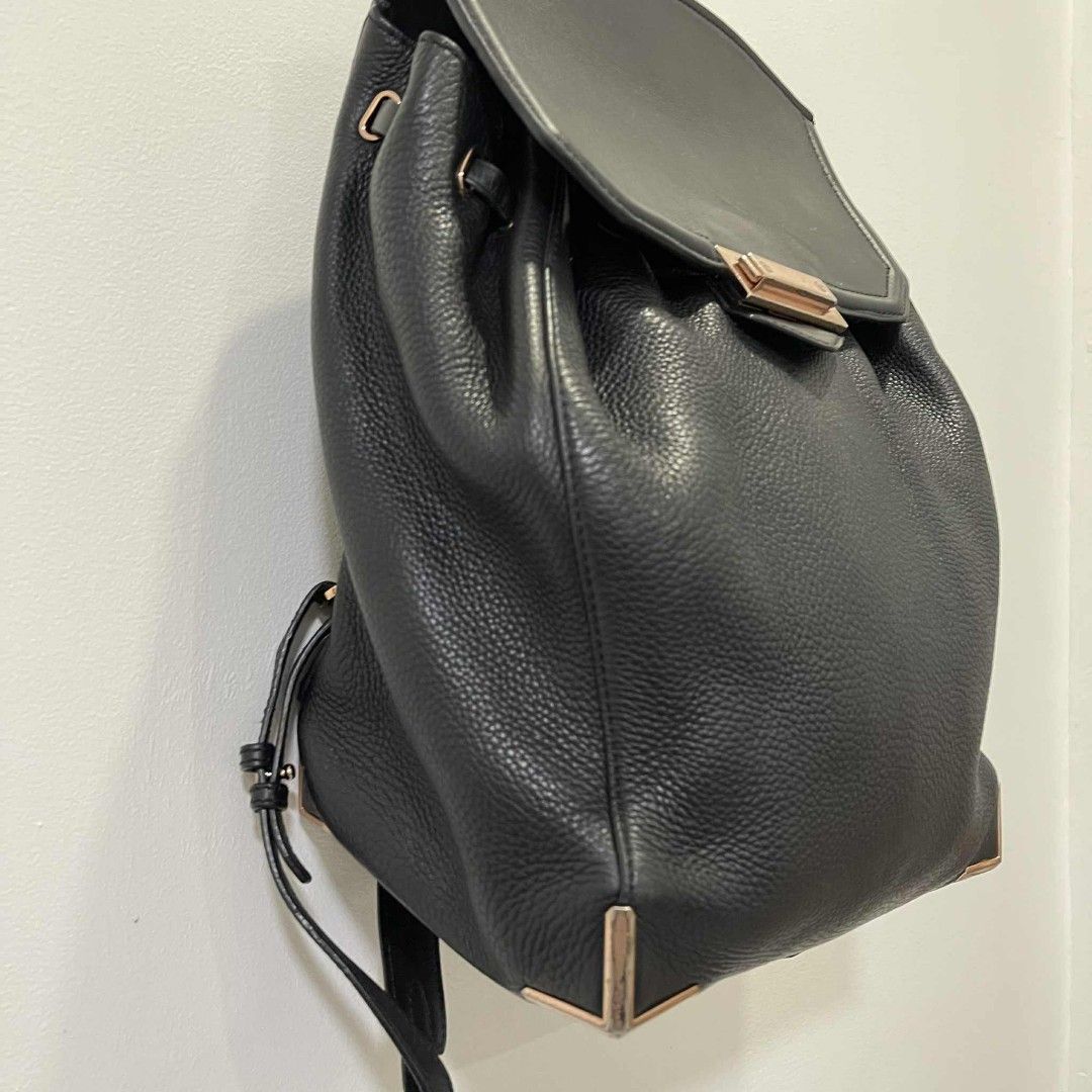 ALEXANDER WANG PRISMA BACKPACK (Category: Luxury Bags & Wallets) located in Bacolod City. Submitted by the.finest (Listing ID 1391312006, Image 3). Description: Alexander Wang Prisma Skeletal Leather Backpack Rose gold details Condition: 9/10 has normal signs of usage Authentic 4,000+shipping fee.