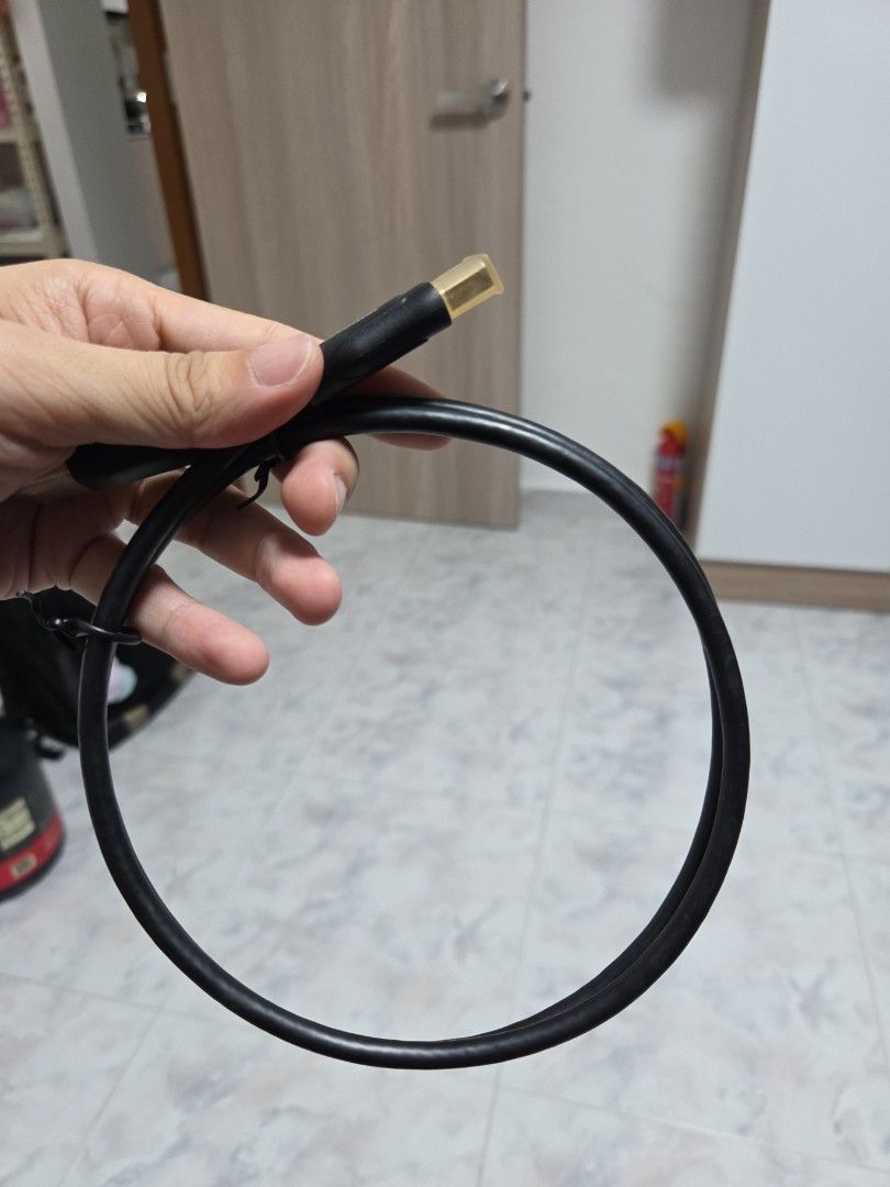 Amazonbasic 1m hdmi cable (Category: TV Parts & Accessories) located in Singapore. Submitted by matsumotosan32 (Listing ID 1391288944, Image 2). Description: 1m hdmi to hdmi cable self collect at my blk for $5.