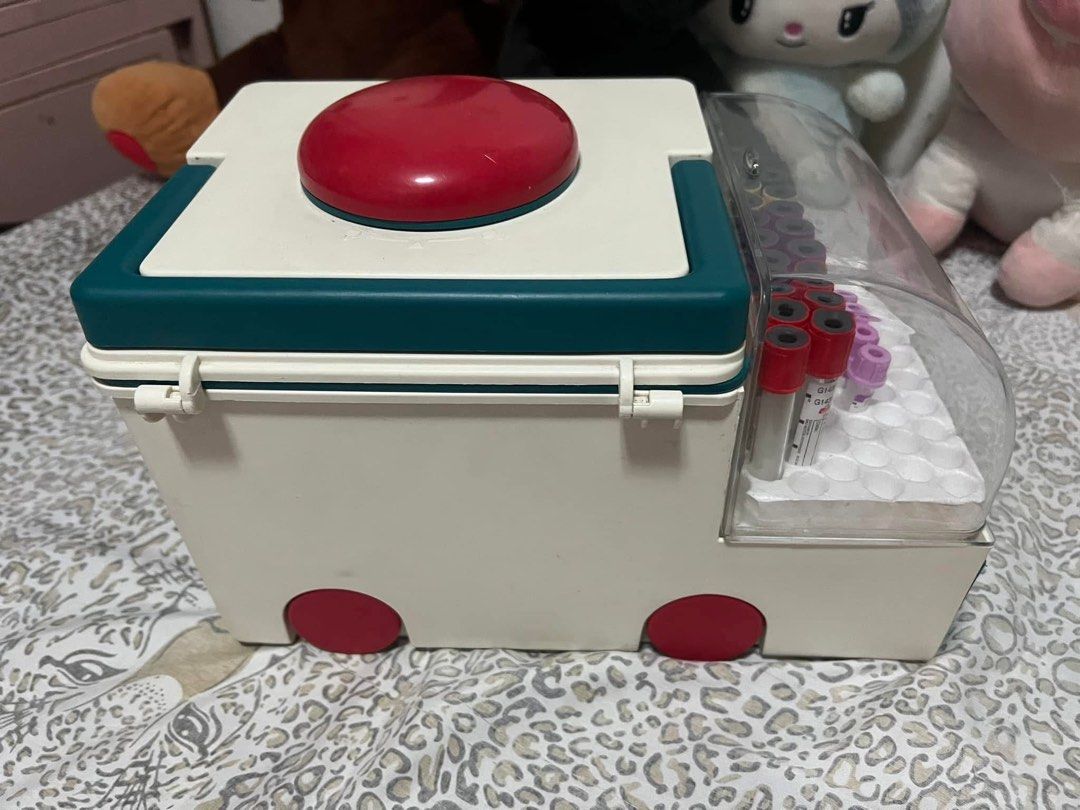 Ambulance Tackle Box Phlebotomy Kit (Category: Storage Boxes & Baskets) located in Bulacan. Submitted by xiaolongdoll (Listing ID 1391319373, Image 2). Description: 🪽issue sa front (see last pic) pero nasasara pa rin 🪽free phlebkit materials (note: hindi po lahat ng nasa pic).