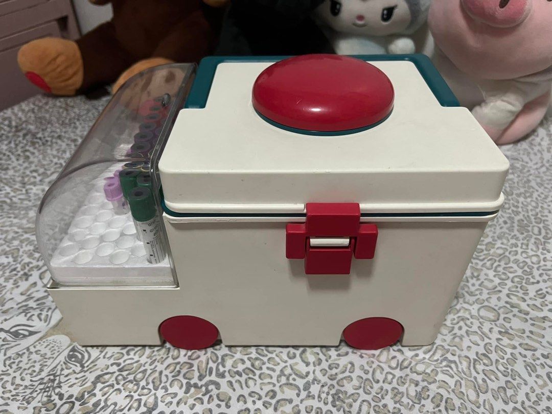 Ambulance Tackle Box Phlebotomy Kit (Category: Storage Boxes & Baskets) located in Bulacan. Submitted by xiaolongdoll (Listing ID 1391319373, Image 1). Description: 🪽issue sa front (see last pic) pero nasasara pa rin 🪽free phlebkit materials (note: hindi po lahat ng nasa pic).